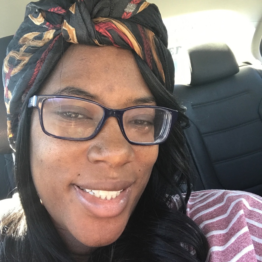 Meet your Posher, Dominique